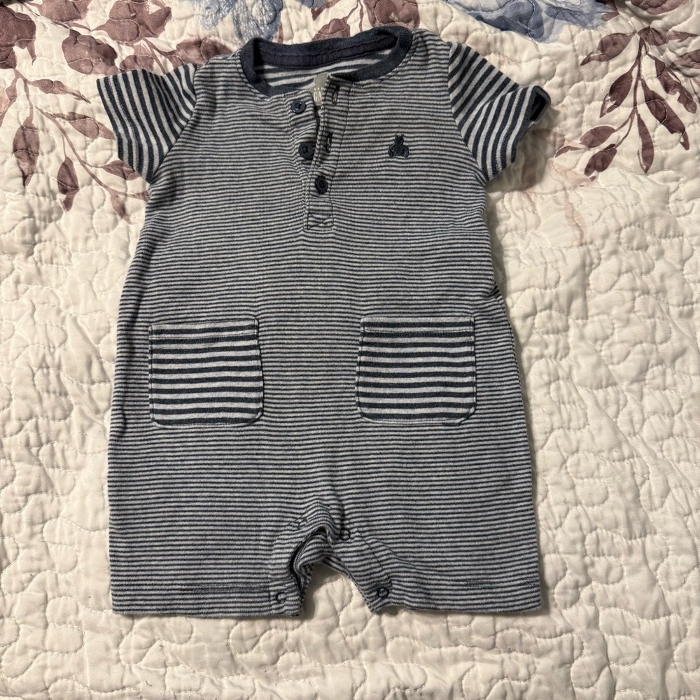 Baby GAP 100% Organic Cotton First
Favorite Shorty One-Piece - 3-6m BLUE HEATHER